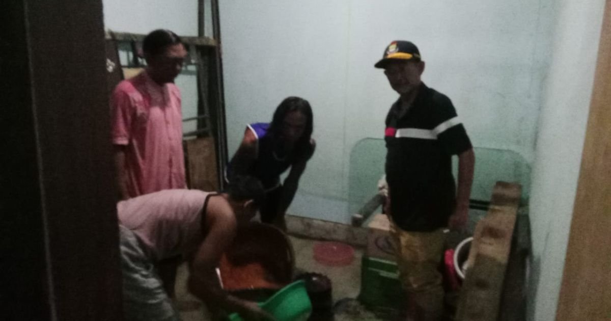 Air Masuk Rumah Warga Kampung Karet Saat Hujan, Saluran Air Diduga Berubah Fungsi