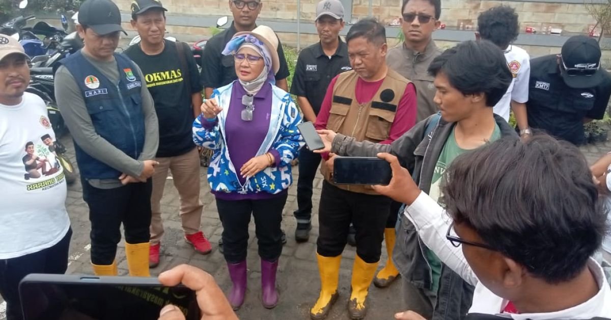 Gerak Bareng Pokmas, DPRD, dan DLHK Hijaukan TPA Jatiwaringin