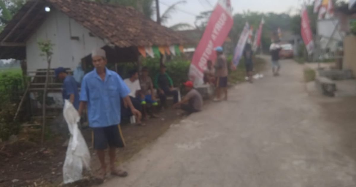 Pemuda RISMU dan Warga Kampung Bueuk Gotong Royong Sambut Isra Mi’raj 1447 H