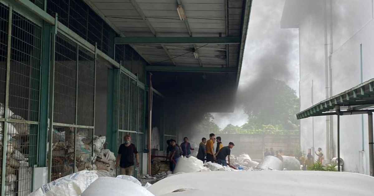 Kebakaran Pabrik Styrofoam Panongan, Satu Karyawan Luka