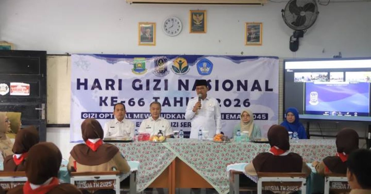 Wali Kota Tangerang Sachrudin bersama jajaran Dinas Kesehatan dan PERSAGI memberikan edukasi gizi seimbang kepada siswa SMPN 7 Kota Tangerang dalam peringatan Hari Gizi Nasional ke-66 Tahun 2026.