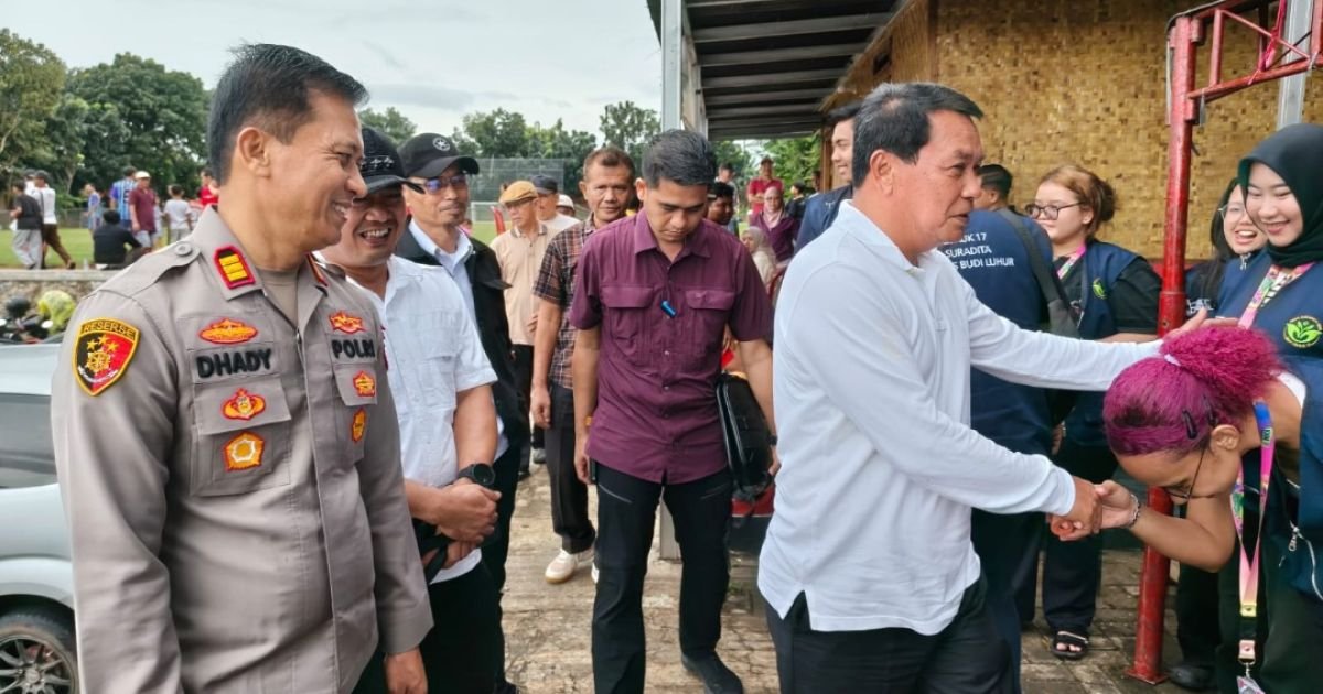 Bupati Tangerang Moch. Maesyal Rasyid didampingi Camat Cisauk meresmikan Stadion Suradita di Desa Suradita, Kecamatan Cisauk, Rabu (22/1/2026).