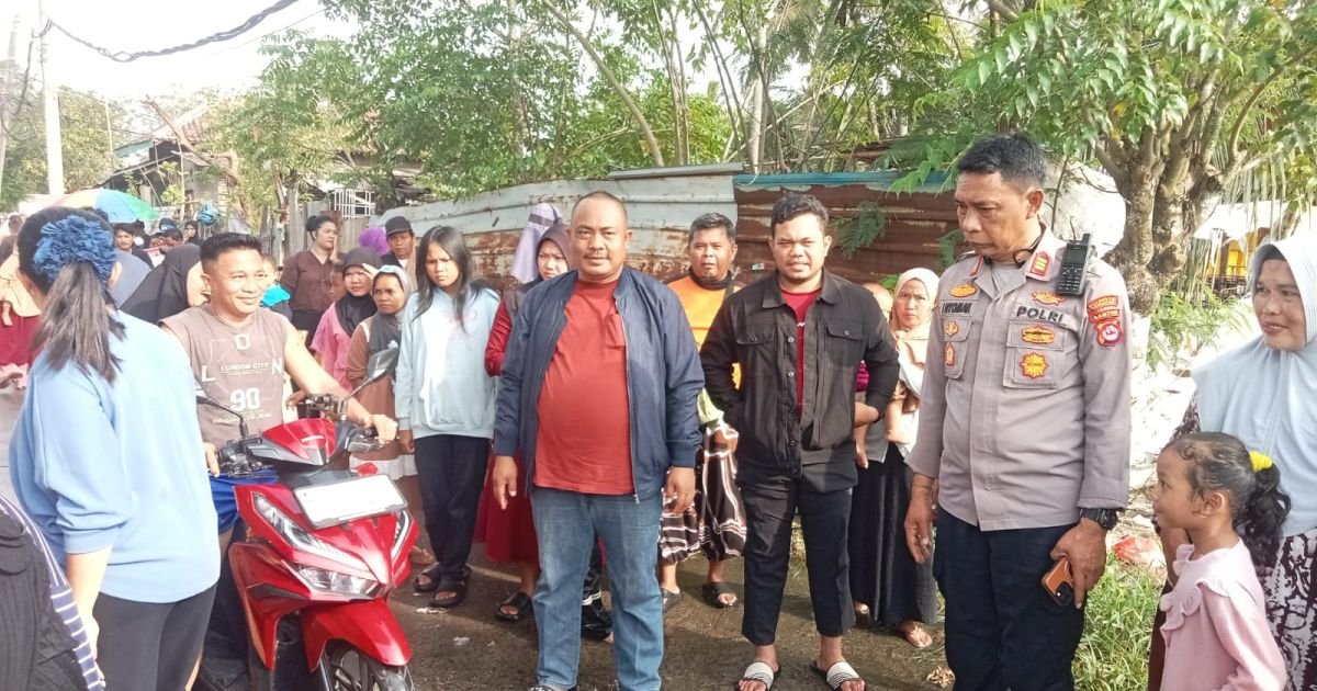 Kapolsek Mauk Polresta Tangerang AKP I Nyoman Nariana, SM., S.Pd., bersama PS Kanit Intelkam AIPDA M. Syafei dan unsur pemerintah desa melakukan peninjauan lokasi banjir di Desa Legok Sukamaju, Kecamatan Kemiri, Kabupaten Tangerang, Minggu (25/1/2026).
