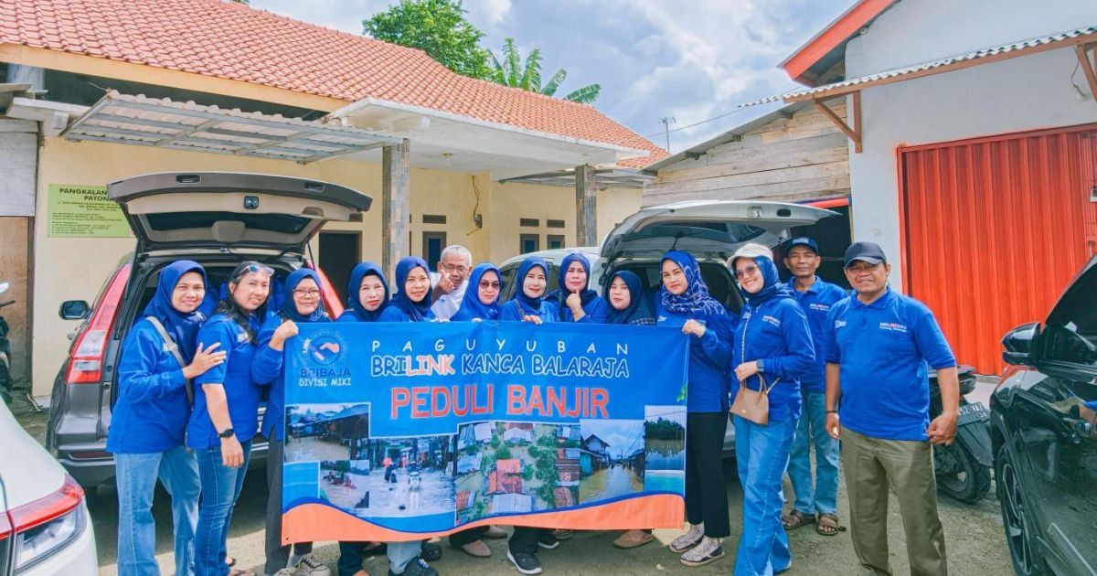 Paguyuban Agen BRILink BO Balaraja melalui Divisi MIKI menyalurkan bantuan sembako kepada warga terdampak banjir di Desa Pasir Ampo, Kecamatan Kresek, Kabupaten Tangerang.