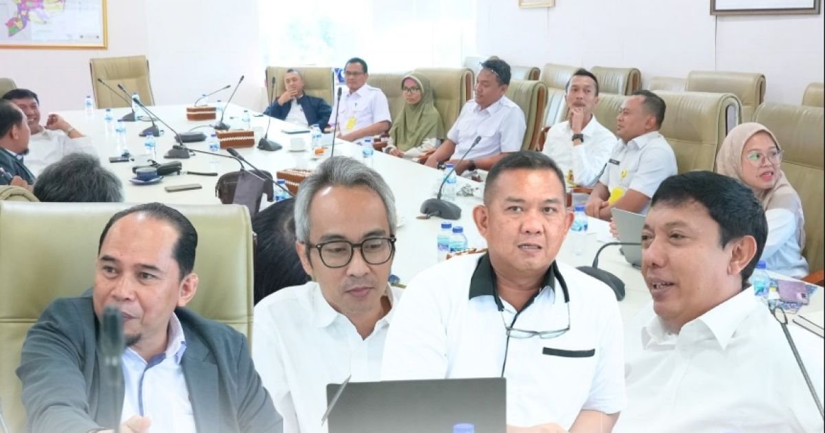 Kanwil BPN DKI Jakarta melaksanakan monitoring dan evaluasi penyelesaian berkas layanan pertanahan di Kantor Pertanahan Jakarta Pusat.