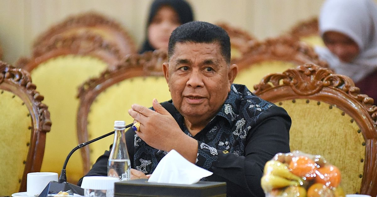 Anggota Komisi II DPR RI Esthon Leyloh Foenay saat kunjungan kerja ke Bank Banten di Serang, Banten, Rabu (28/1/2026).