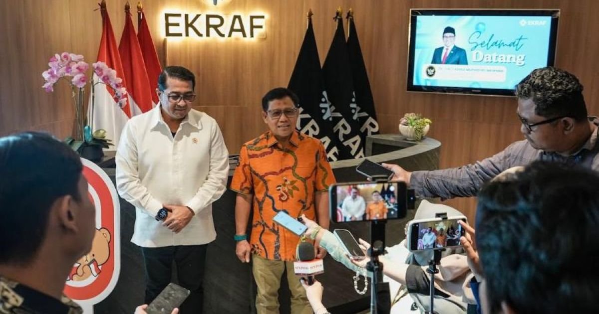Menko Pemberdayaan Masyarakat A. Muhaimin Iskandar bersama Menteri Ekonomi Kreatif Teuku Riefky Harsya saat pertemuan membahas penguatan ekonomi kreatif di Jakarta, Kamis (29/1/2026).