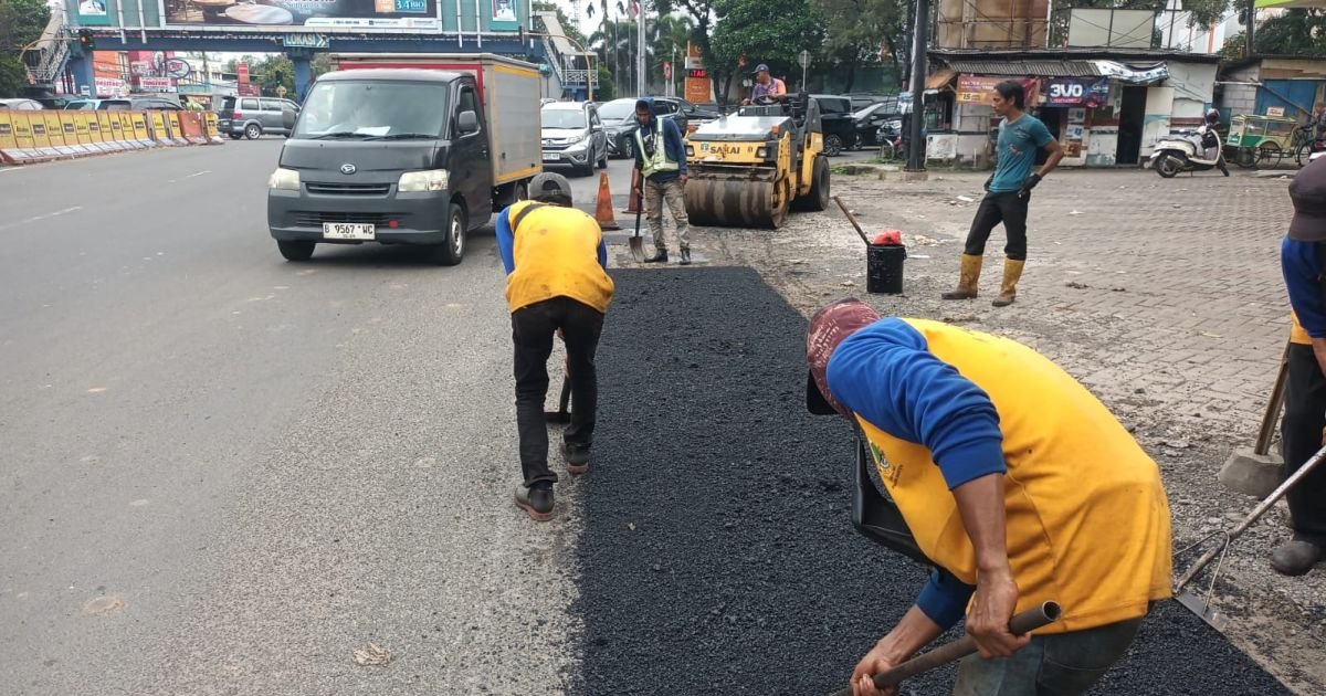 DPUPR Provinsi Banten bergerak cepat melaksanakan pemeliharaan rutin di ruas Jalan Raden Fatah dan Jalan MH Thamrin