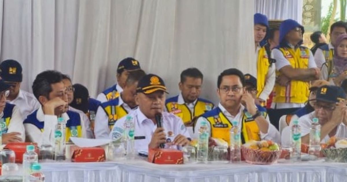 Deputi Bidang Meteorologi BMKG sekaligus Plt Sekretaris Utama BMKG Guswanto bersama Wakil Ketua Komisi V DPR RI Ridwan Bae saat kunjungan kerja spesifik di Kabupaten Lebak, Banten, Kamis (15/1/2026).