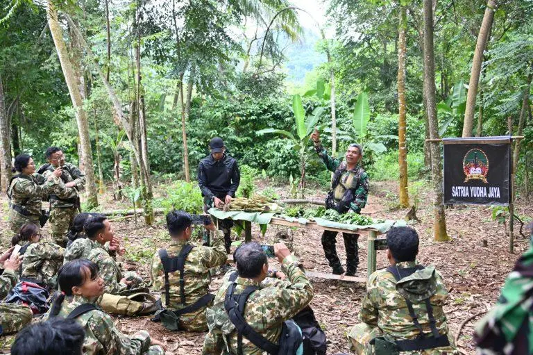 Tak Hanya Menulis Berita, Awak Media Dilatih Bertahan di Daerah Rawan