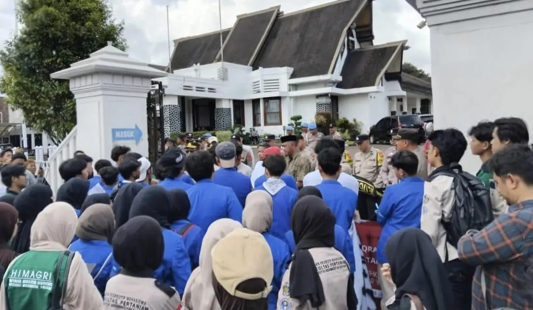 Mahasiswa Gelar Aksi Demo, Tuntut Pemkot Sukabumi  Optimalkan Pelaksanaan Perda