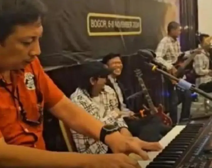 Polisi Rocker Asal Banyumas Rilis Album 'SINARMU': Kisah Nyata dalam Nada